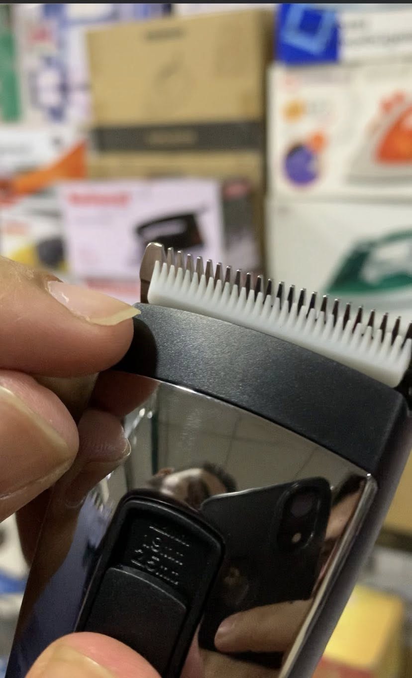 TOFlUS Professional Digital Trimmer – USA Brand, Lithium Battery, 4 Comb Set, Salon-Grade Grooming Machine