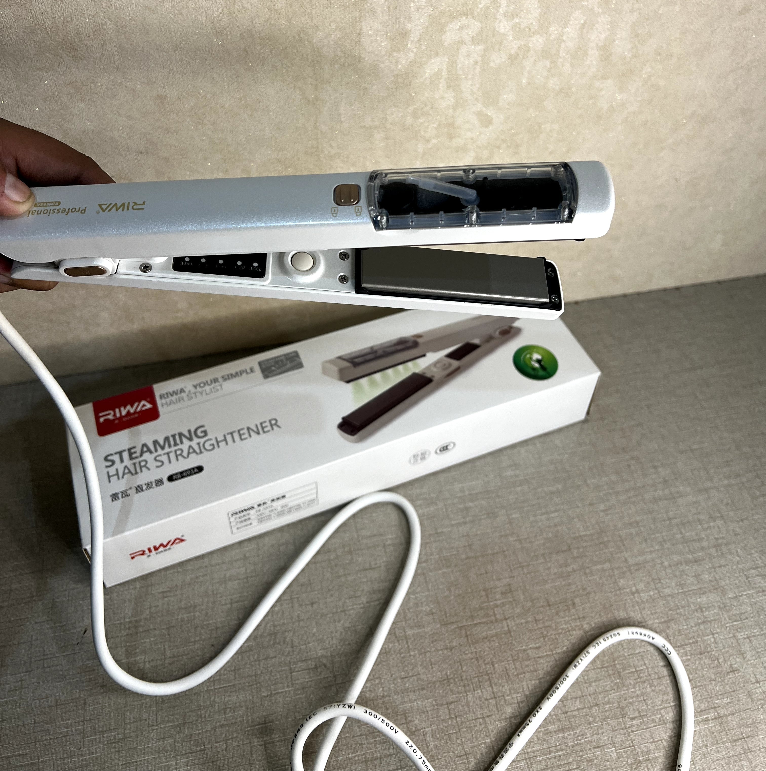 Riwa – Steaming Hair Straightener with 2 Setting for Steam & Adjustable Temperature