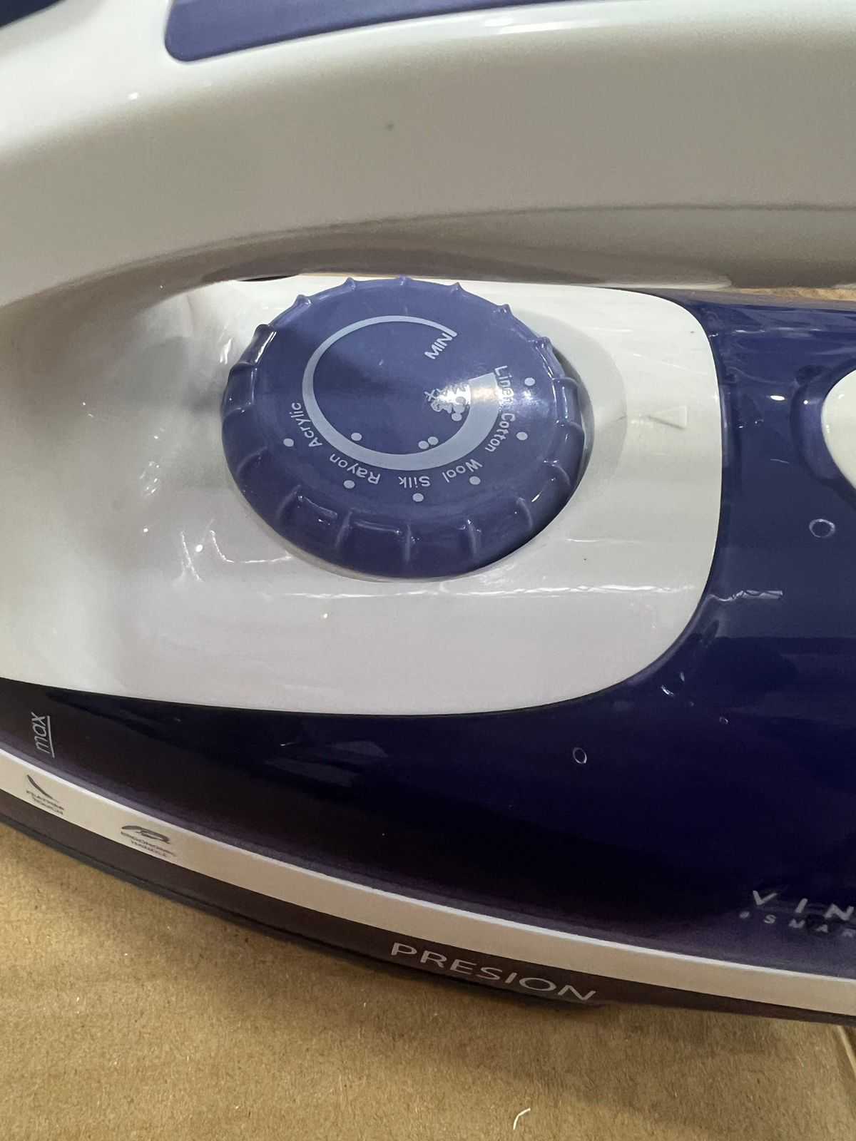 HONG KONG lot vinverth steam and dry iron 2200w
