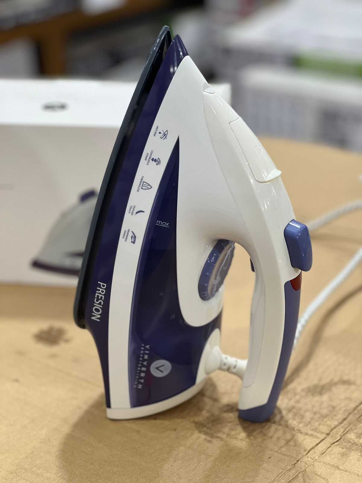 HONG KONG lot vinverth steam and dry iron 2200w